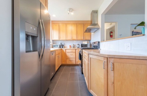 King House | Modern 4-bdrm Cape Cod House, Popular NE Portland