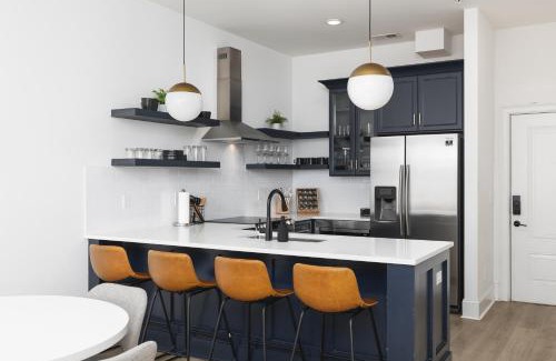 Cleveland Park Apartment | Modern 4 Bed Space in Walkable Area -3 Miles to Downtown