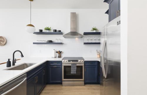 Cleveland Park Apartment | Modern 4 Bed Space in Walkable Area -3 Miles to Downtown