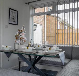 Stockton-on-Tees Apartment | Modern 4 Bedroom Detatched House