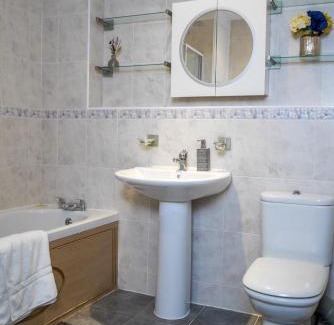 Stockton-on-Tees Apartment | Modern 4 Bedroom Detatched House