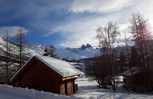 Albiez-le-Vieux Ski Chalet | Modern 4* chalet, south terrace, sauna, direct access to lake and slopes. Linen included.