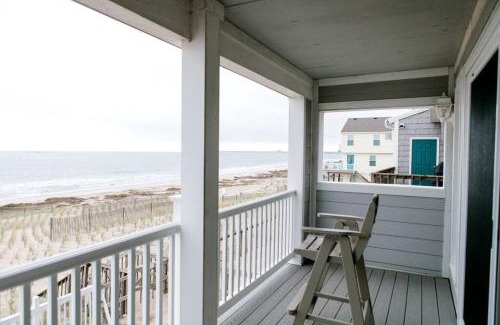Chic's Beach House | Modern 4bdr Oceanfront home