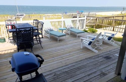 Chic's Beach House | Modern 4bdr Oceanfront home