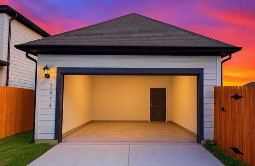 Del Valle House | Modern 4BR New Home w Luxury Touches