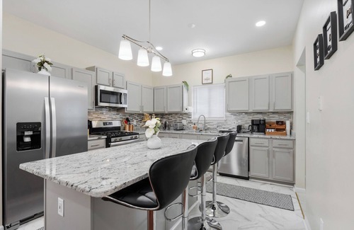 Central West End House | Modern 4BR Retreat Near Fox & Universities @ Prime CWE Location w/Free Parking!