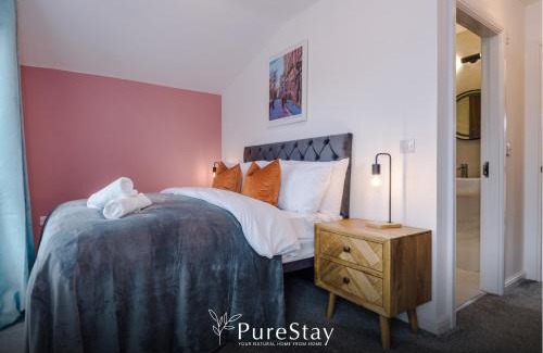Failsworth House | Modern 5 Bedroom House in Manchester by PureStay - Short Stay with Service Accommodation & Free Parking