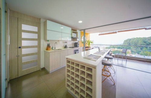 Lalinde Apartment | Modern 5 Bedroom w/Jacuzzi & Amazing View, Poblado