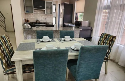 Harare Apartment | Modern 5 Star, 6 sleeper Apartment @ Sibiti