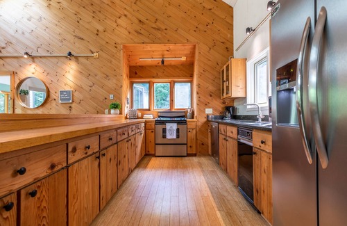 Stratton Mountain House | Modern 5BR VT home minutes to Stratton w/Sauna