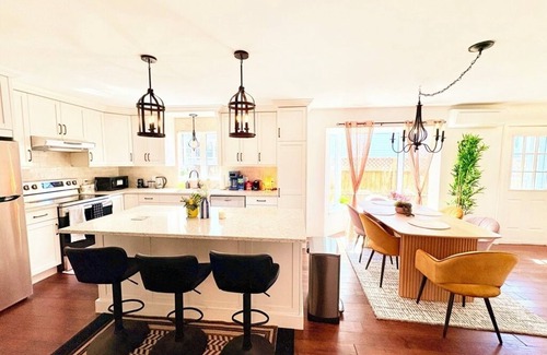 Moncton House | Modern 8 Bedroom Entire Home w/Backyard BBQ deck