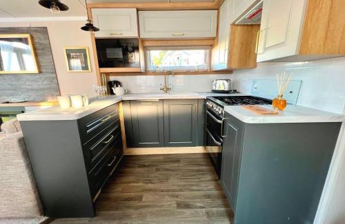 Walton on the Naze Other | Modern 8 Berth Caravan With Decking At Naze Marine Park, Ref 17006Tw
