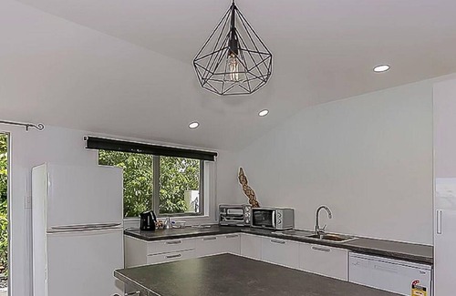 Omokoroa Apartment | MODERN ACCOMMODATION IN FABULOUS LOCATION!