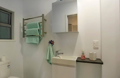 Omokoroa Apartment | MODERN ACCOMMODATION IN FABULOUS LOCATION!