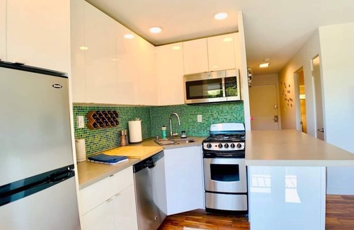 West Queen Anne Apartment | Modern, airy and bright, this private apartment sits on the top of Queen Anne hill.