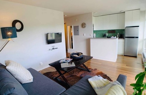 West Queen Anne Apartment | Modern, airy and bright, this private apartment sits on the top of Queen Anne hill.