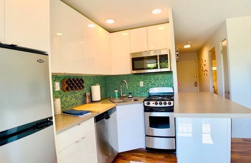 West Queen Anne Apartment | Modern, airy and bright, this private apartment sits on the top of Queen Anne hill.