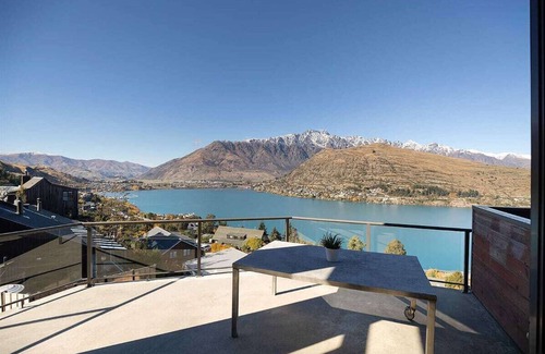 Queenstown House | Modern Alpine Living with Spectacular View