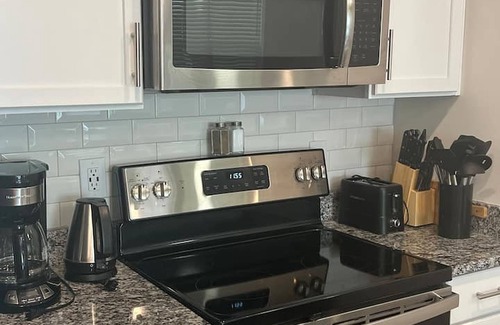 Buechel Apartment | Modern and Comfortable 2BR apt in Louisville!