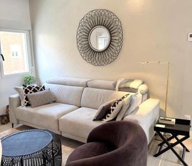 Almenara Apartment | Modern and comfy apartment near Bernabeu sleeps 6 people