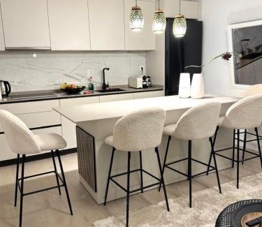 Almenara Apartment | Modern and comfy apartment near Bernabeu sleeps 6 people