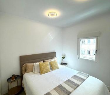 Almenara Apartment | Modern and comfy apartment near Bernabeu sleeps 6 people