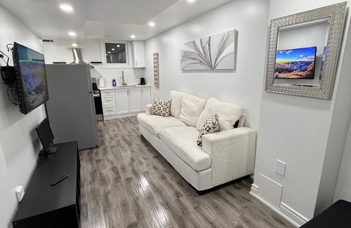 Churchill Meadows Apartment | Modern and cozy basement suite