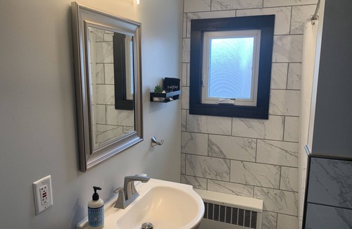 North Muskegon House | Modern and Private Queen Suite near Downtown