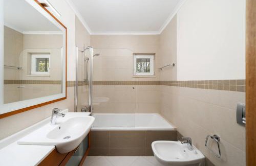Tavira Apartment | Modern and Spacious Holiday Apartment, Cabanas