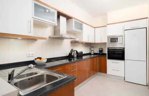 Tavira Apartment | Modern and Spacious Holiday Apartment, Cabanas
