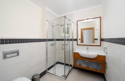 Tavira Apartment | Modern and Spacious Holiday Apartment, Cabanas