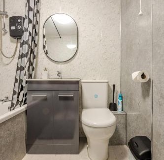 Dundee Apartment | Modern and Stylish 1-Bed Apartment in Dundee City Centre - Perfect for Short or Long Stays & Contractors