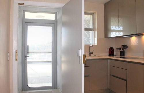 Villeneuve Loubet Beach Apartment | Modern Apartment with Terrace and Garage - Villeneuve-Loubet