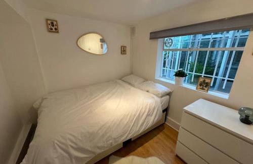 Junction Apartment | Modern Apartment 5 min to Stations