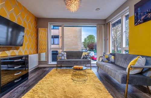 Saint Paul's Apartment | Modern apartment by Portland Sq w/courtyard views