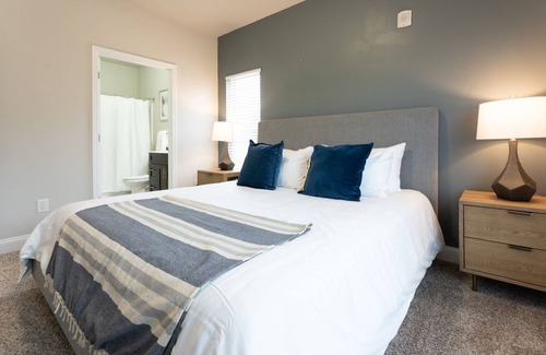 Johns Island Apartment | Modern Apartment in Prime Location (ID4762X4)