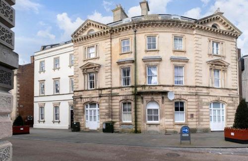 Gloucester Apartment | Modern Apartment in Historic Gloucester Quays