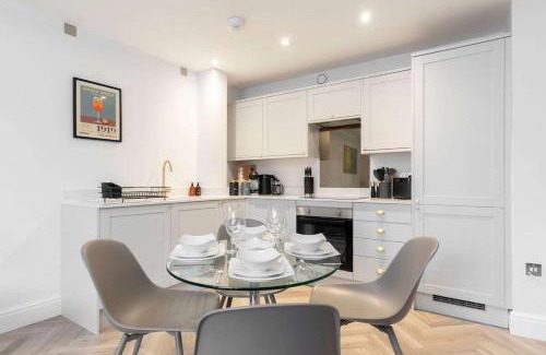 Gloucester Apartment | Modern Apartment in Historic Gloucester Quays