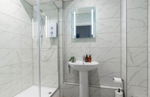 Gloucester Apartment | Modern Apartment in Historic Gloucester Quays