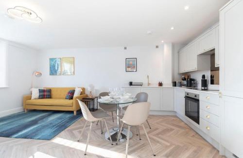 Gloucester Apartment | Modern Apartment in Historic Gloucester Quays