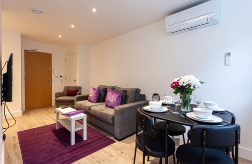 Salford Apartment | Modern Apartment in Manchester, Sleep 4