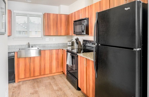 Vancouver Apartment | Modern Apartment in Prime Location (ID4516)