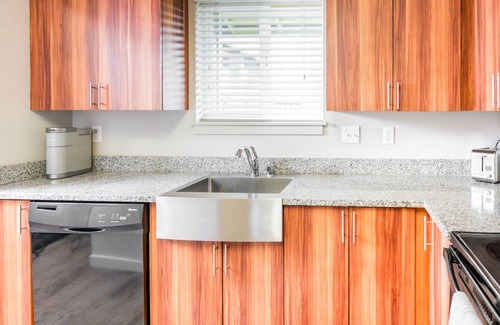 Vancouver Apartment | Modern Apartment in Prime Location (ID4516)