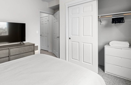 Vancouver Apartment | Modern Apartment in Prime Location (ID1779X58)