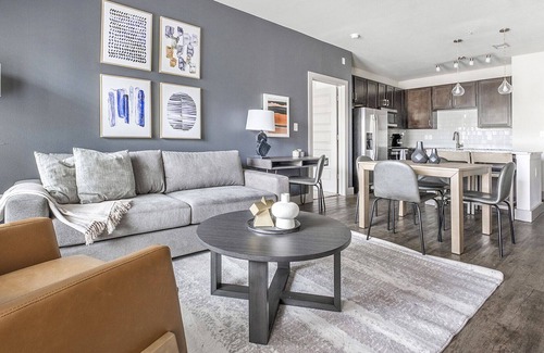Barker Apartment | Modern Apartment in Prime Location (ID1243X191)