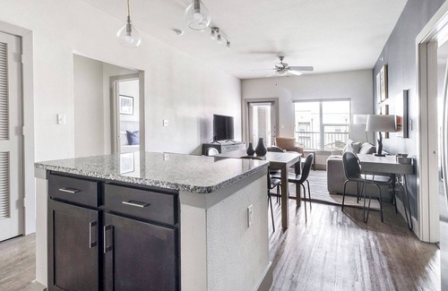 Barker Apartment | Modern Apartment in Prime Location (ID1243X191)