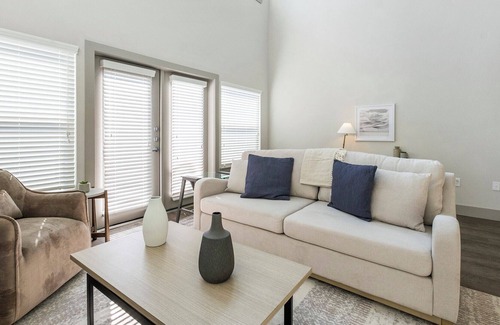 Barker Apartment | Modern Apartment in Prime Location (ID1203X998)