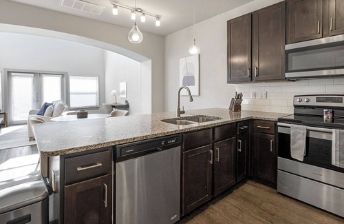 Barker Apartment | Modern Apartment in Prime Location (ID1203X998)