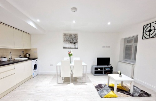 Uxbridge South Apartment | Modern Apartment in Uxbridge