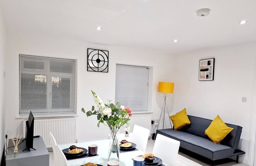 Uxbridge South Apartment | Modern Apartment in Uxbridge